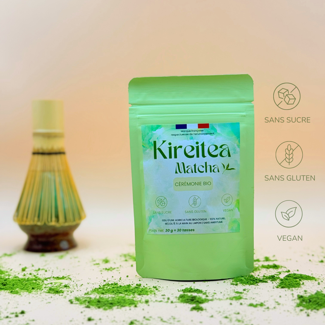 Matcha bio japonais Kireitea Matcha grade ceremonial, sans sucre, sans gluten, vegan, avec chasen en bambou et poudre verte au sol
